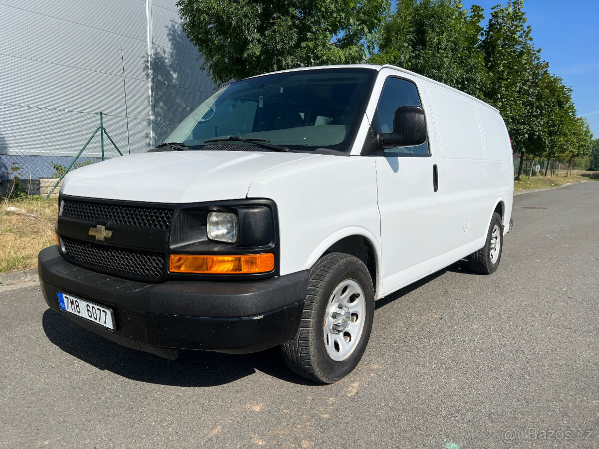 Chevrolet Express 5.3 V8, verze 4x4, 2013, 83 000 km, 5 míst