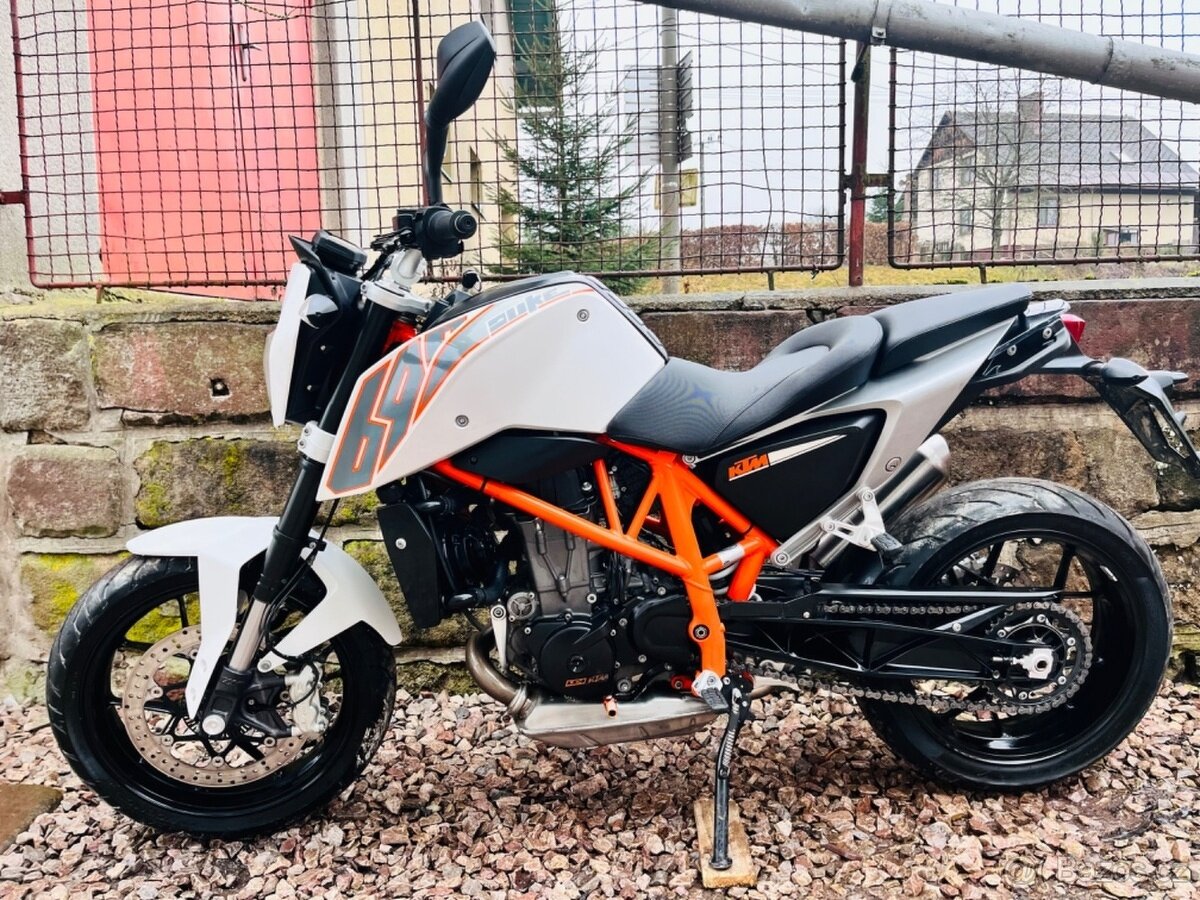 SPĚCHÁ - 66.000,- Kč . KTM DUKE 690 - 1.majitel - TOP STAV