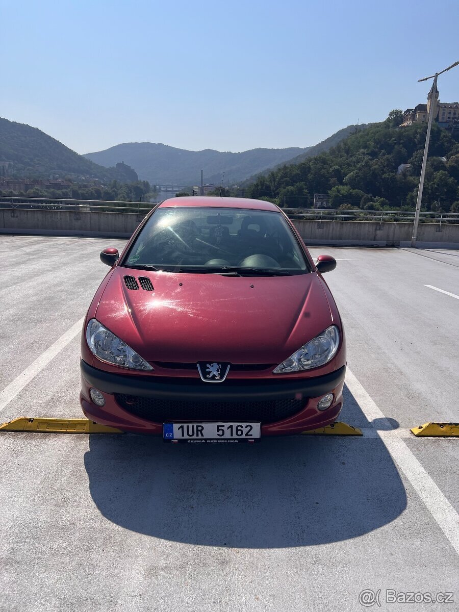 Peugeot 206 1.4i 55kw servisní knížka