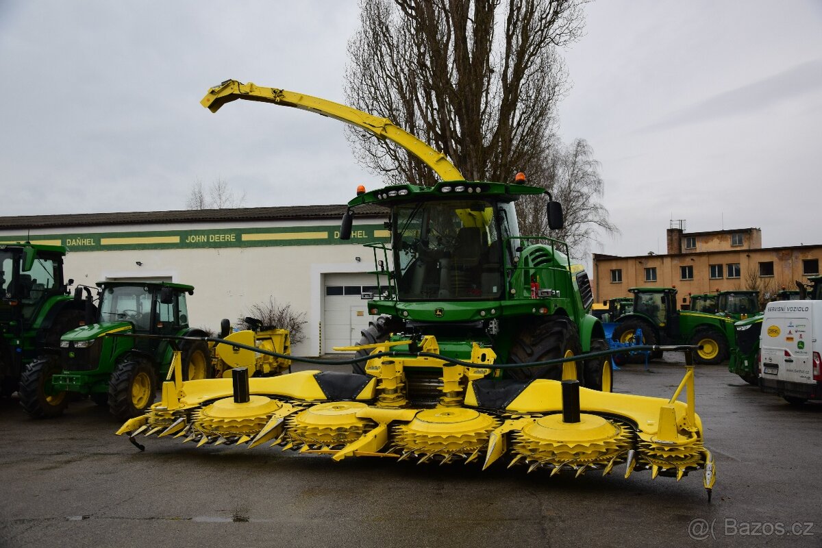 Sklízecí řezačka John Deere 9700