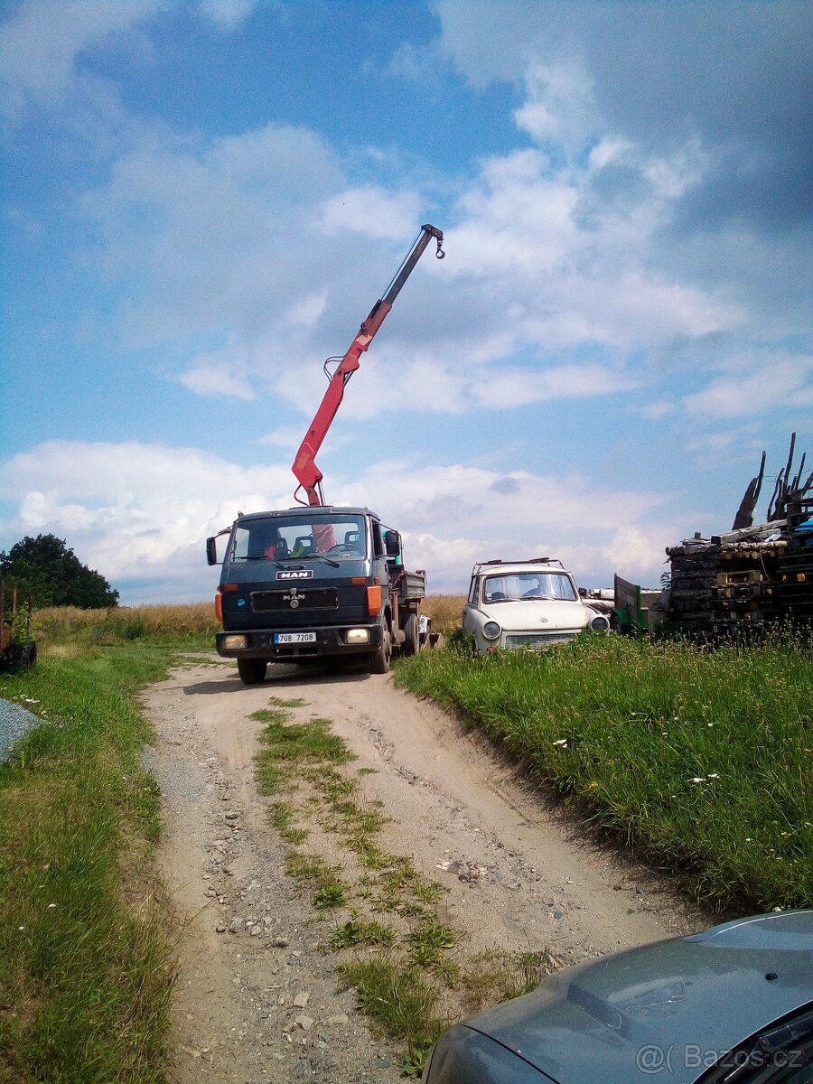 Sklápěč s hydraulickou rukou