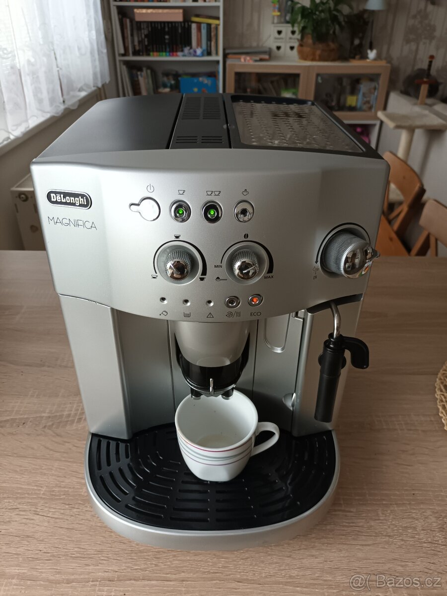 Delonghi Magnifica kávovar