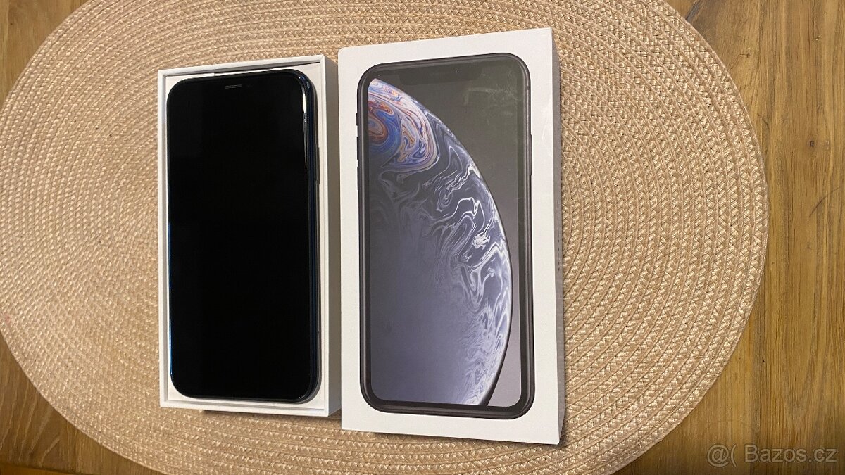 iPhone XR 64GB černý, top stav