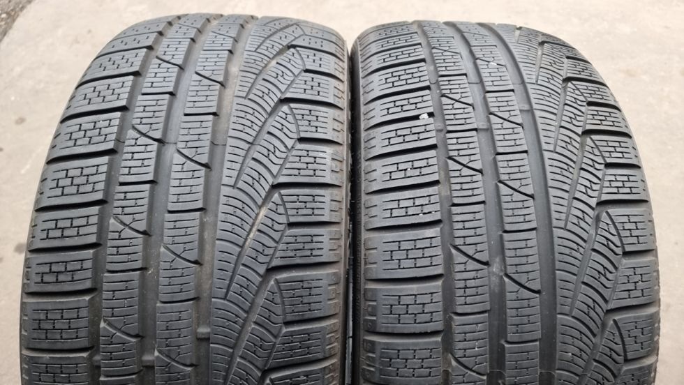 Zimní pneu 235/40/18 Pirelli