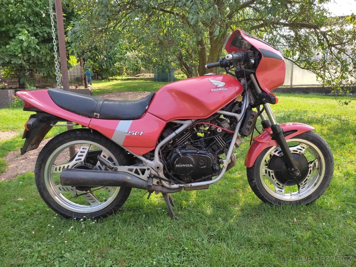 Honda VT250F