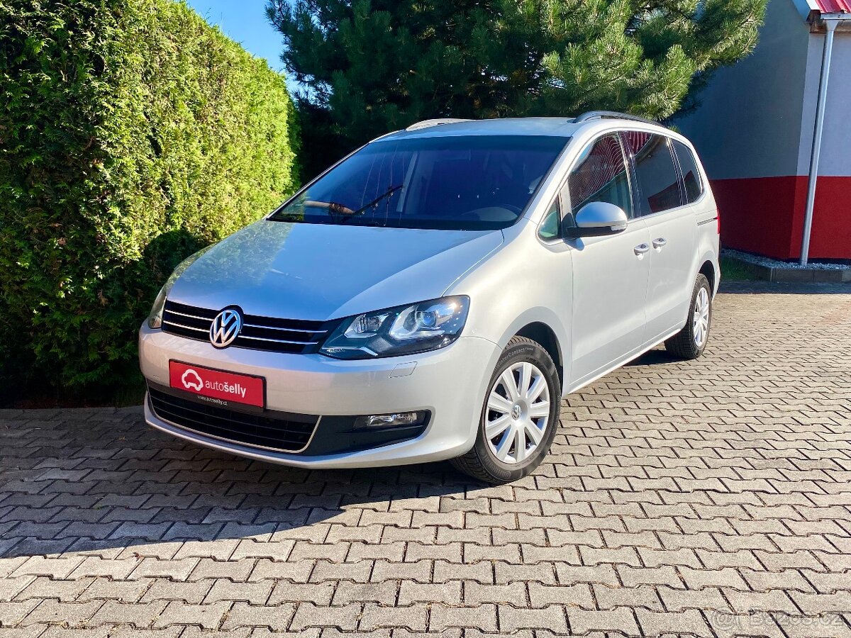 VOLKSWAGEN SHARAN 2,0 TDI 103KW / DSG / VÝHŘEV / 2013