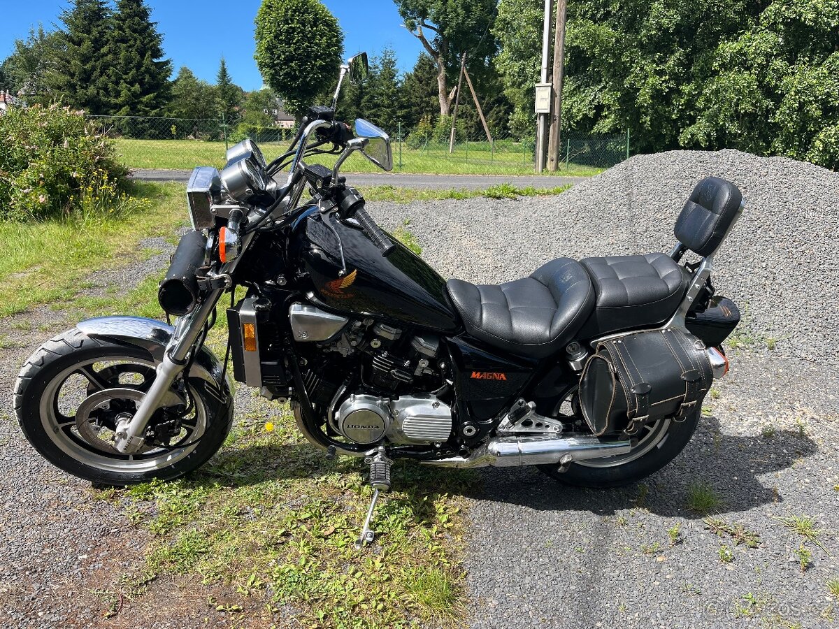 Honda Magna 700