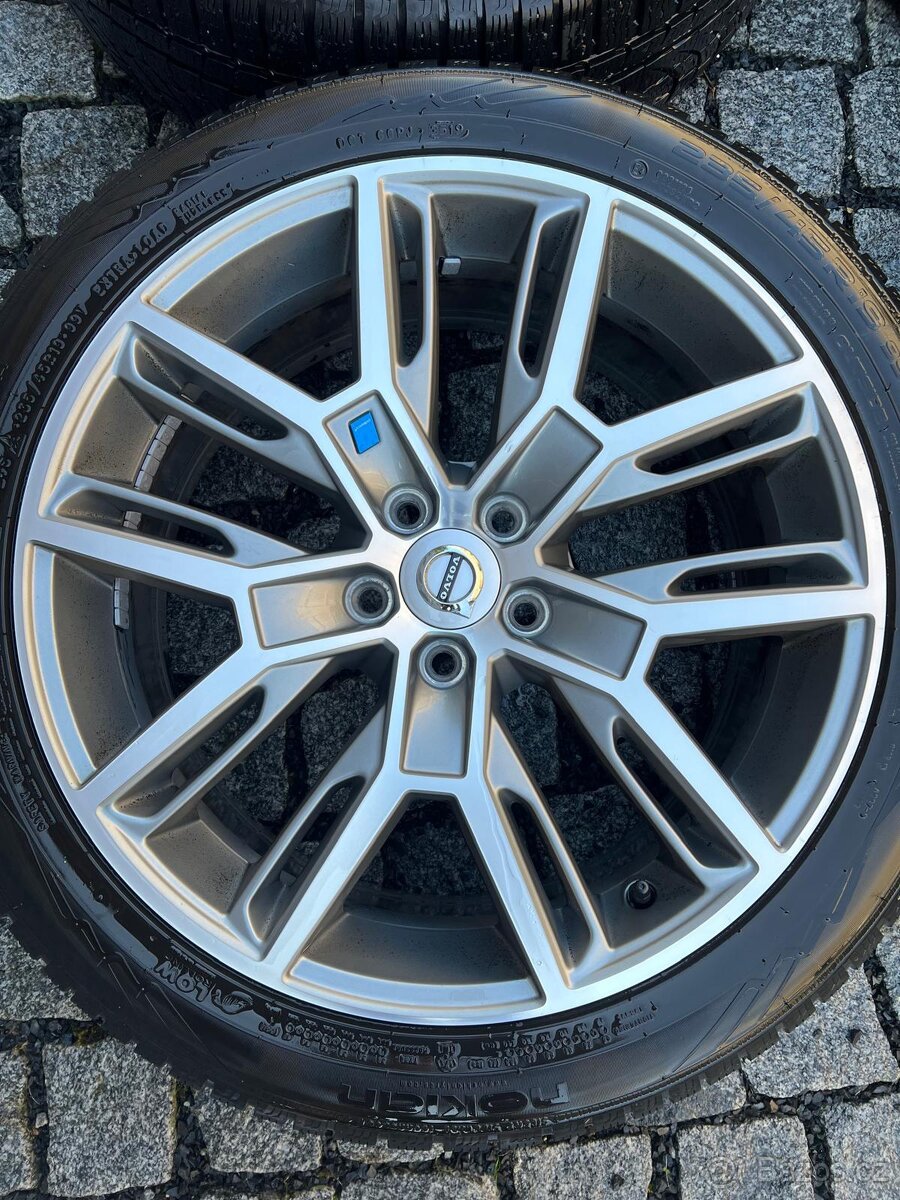 Alu sada R19 Volvo Polestar ZIMNÍ PNEU Nokian TOP STAV