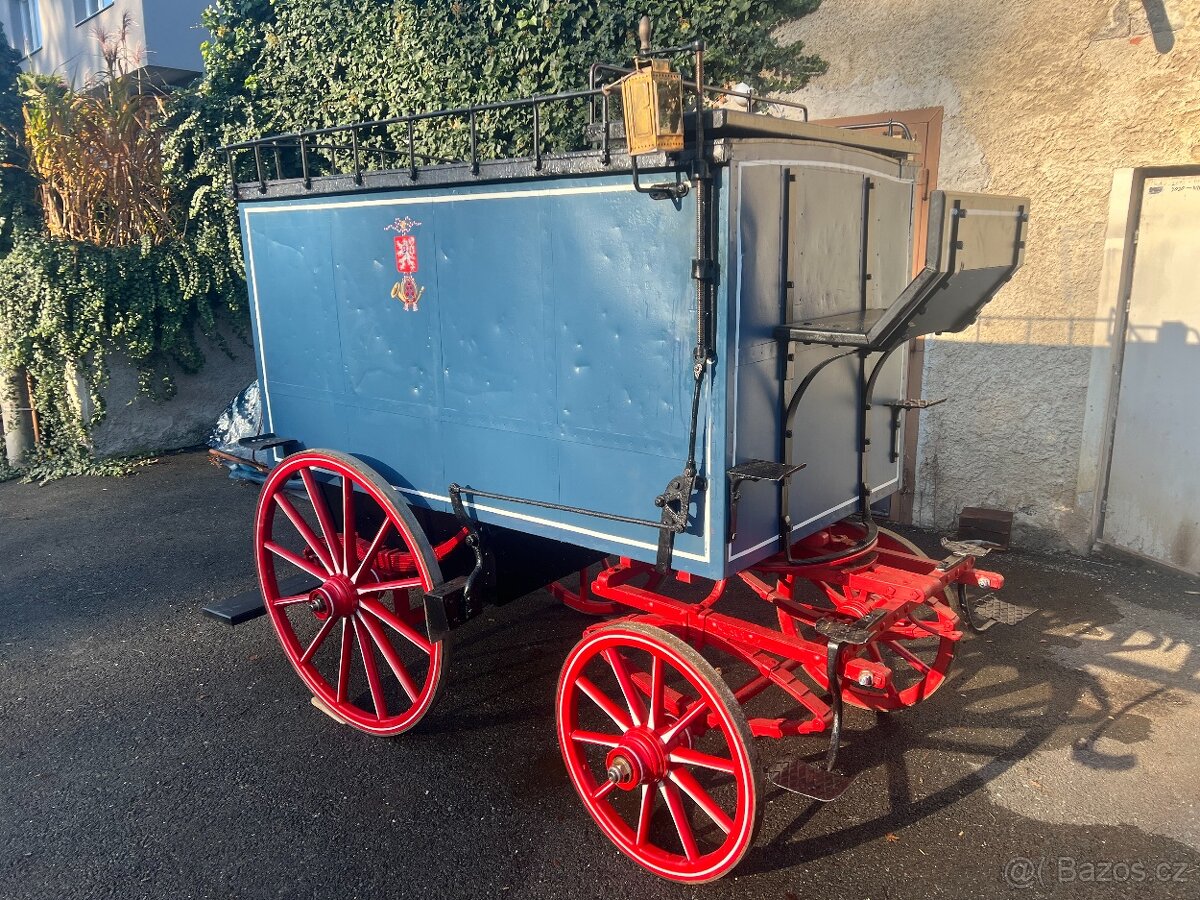 Restaurovaný poštovní vůz/Restored postal wagon.