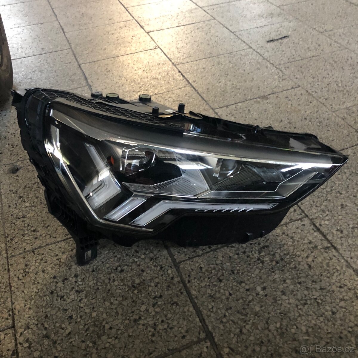 Audi Q3 prodám full led přední lampu