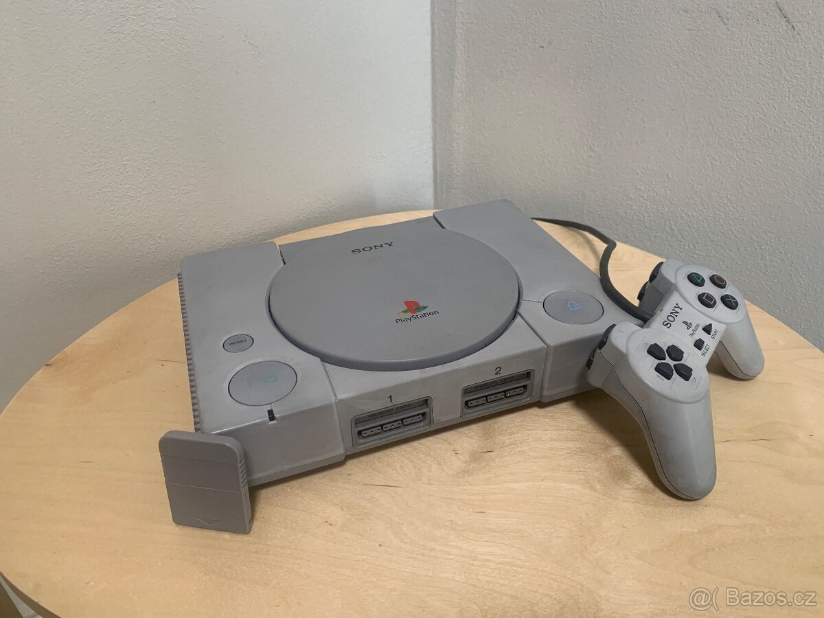 PlayStation 1 s příslušenstvím - Opravená