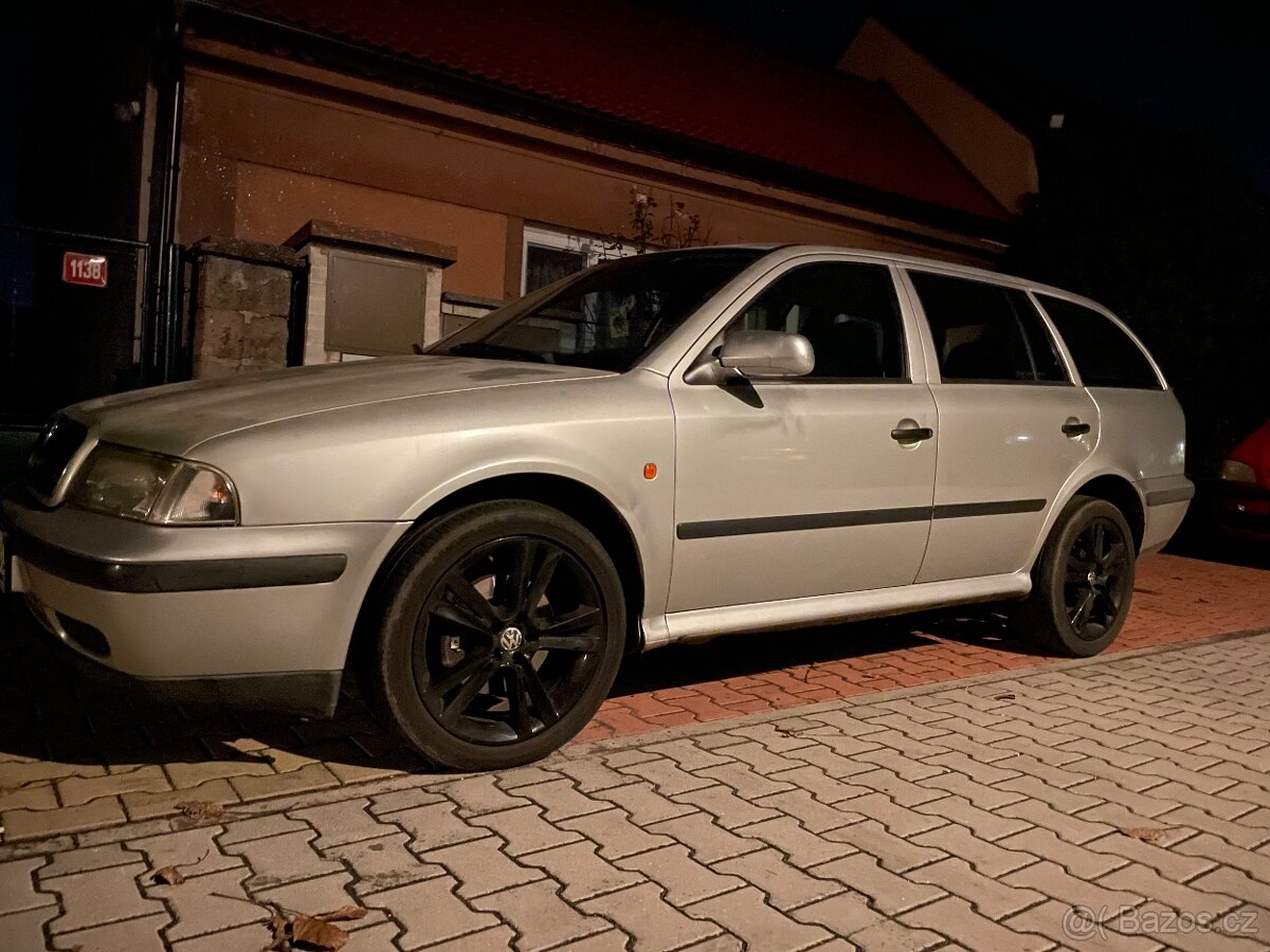 Škoda Octavia 2.0i benzin. Rok 12/2001 . Klima…