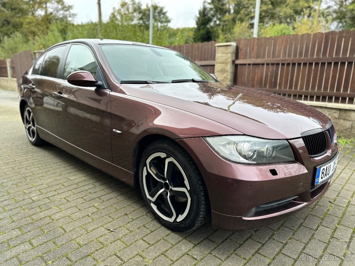 BMW E90 320i 110KW AUTOMAT,17"ALU,XENON,PDC,VÝHŘEV