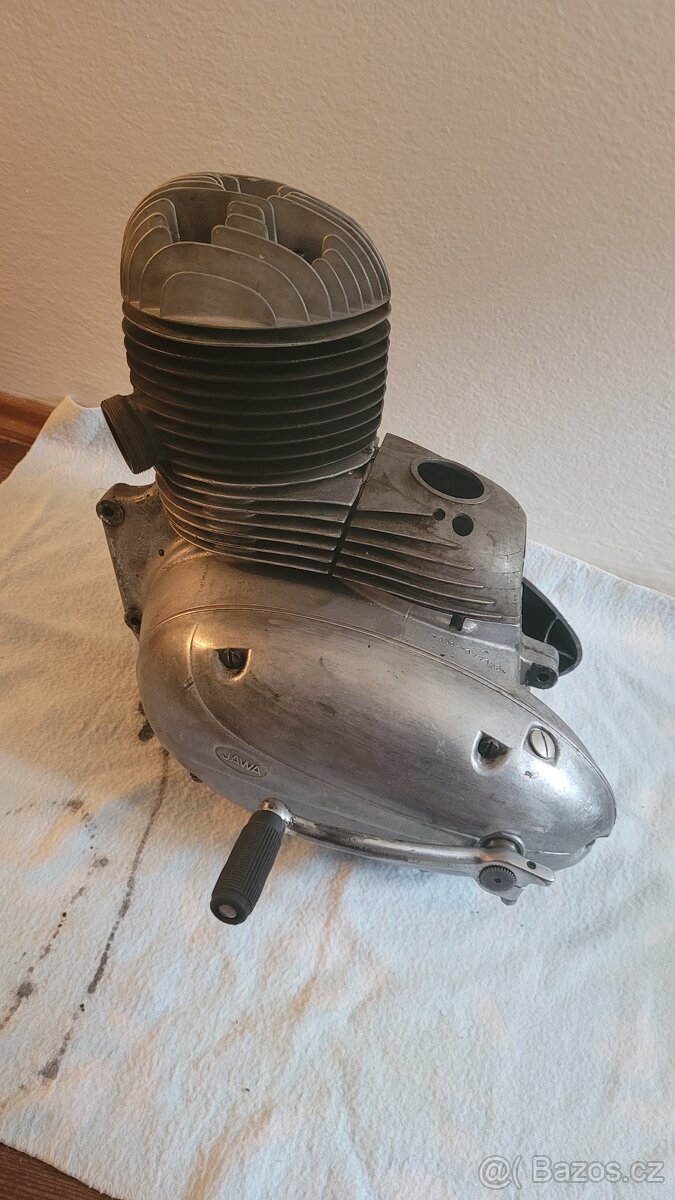 Motor Jawa 350/354 Kývačka