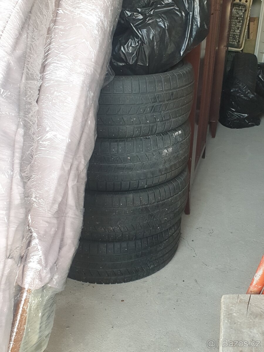 Pirelli 235-65 R17 letni