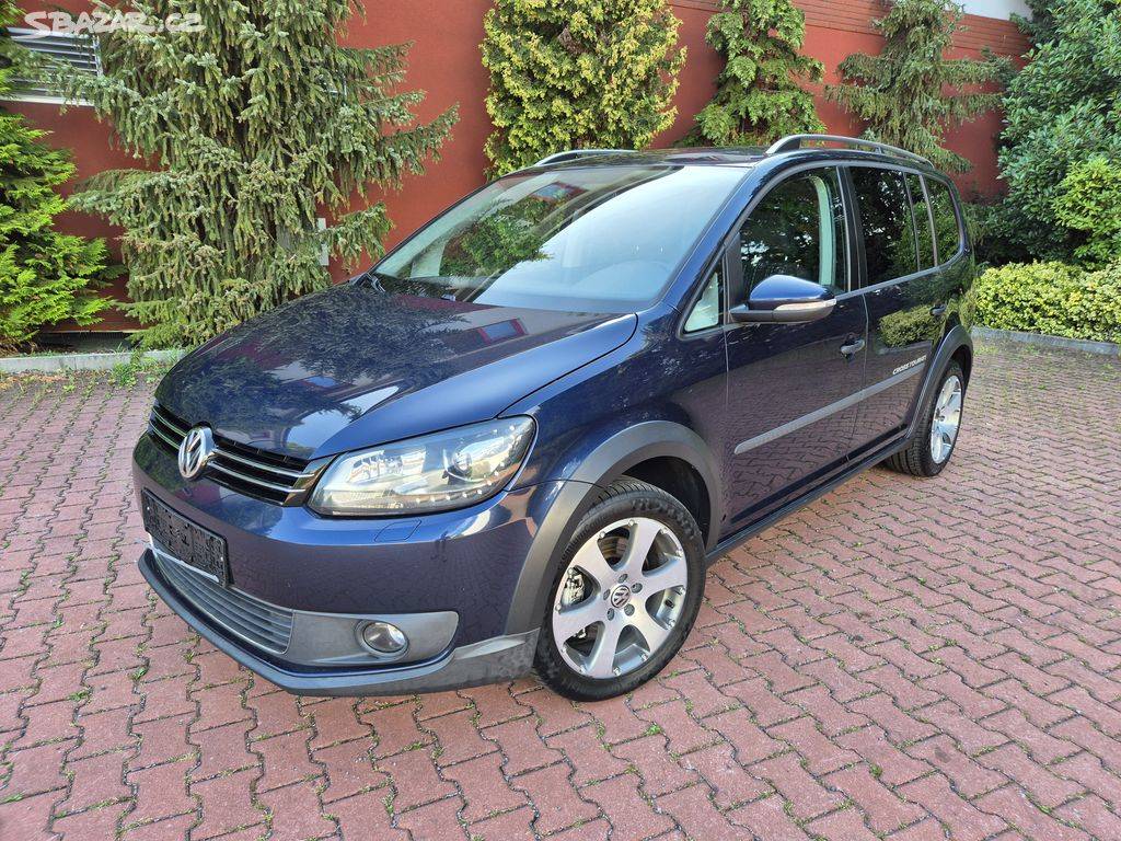 Cross Touran 2.0TDI 103kW, 7 míst,tažné,xenon,navi