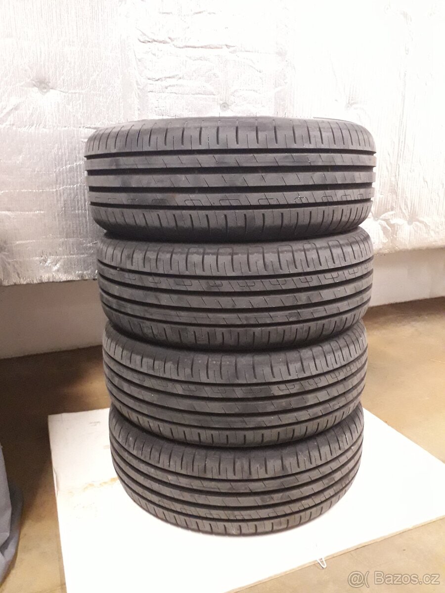 Prodávám 4ks zánovních letních pneumatik Goodyear 205/55 R17