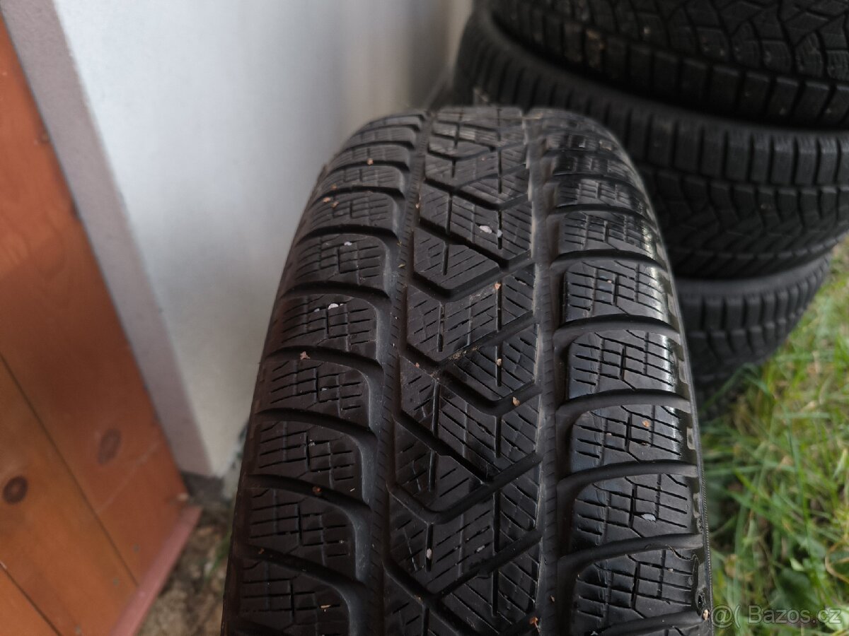 Zimní pneu 215/65 R17