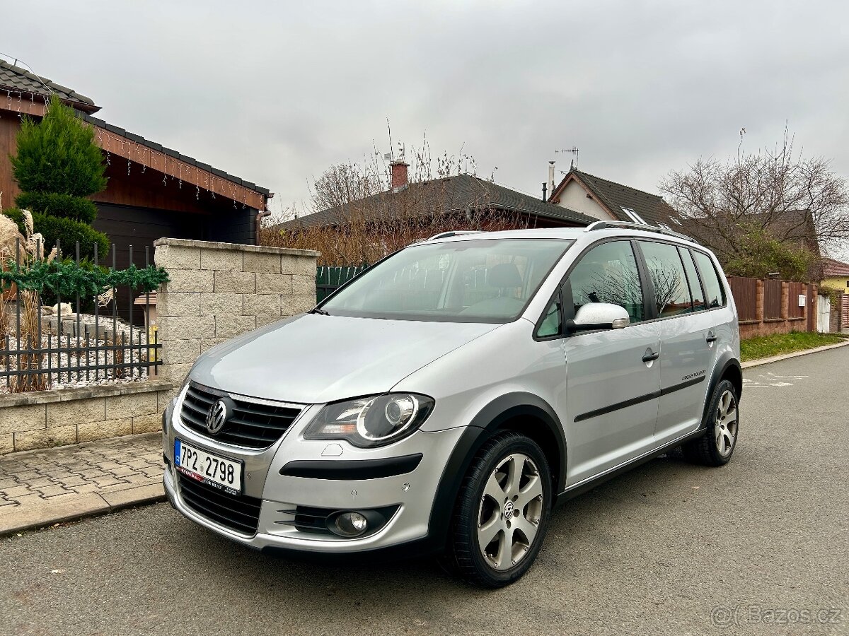 Volkswagen Touran 2.0TDI 103KW CROSS 7 Xenon DSG / NAVIGACE