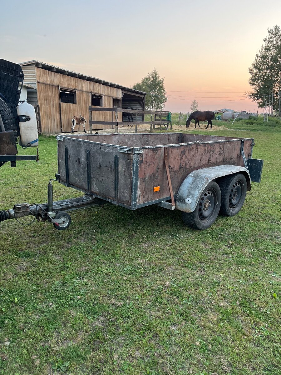 Vlek 1800kg celková váha,rozměr 1,4x2,6m