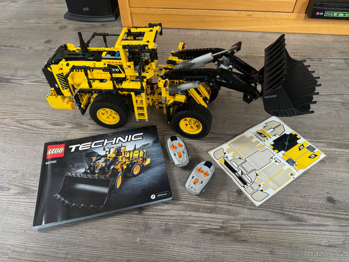 Lego Technic VOLVO bagr 42030 na ovládání