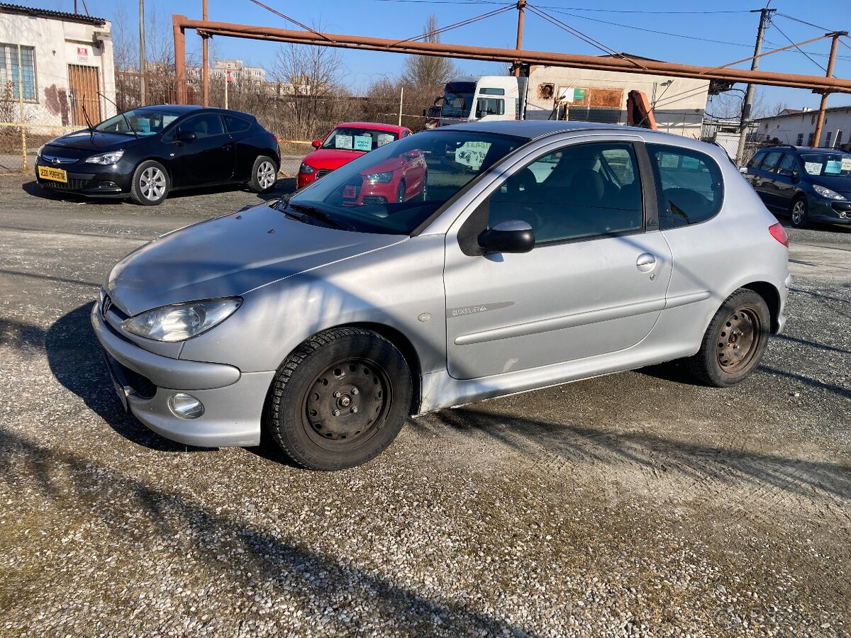 PEUGEOT 206 1.4i 65KW KLIMA NOVÉ BRZDY, LOŽISKA, SVÍČKY