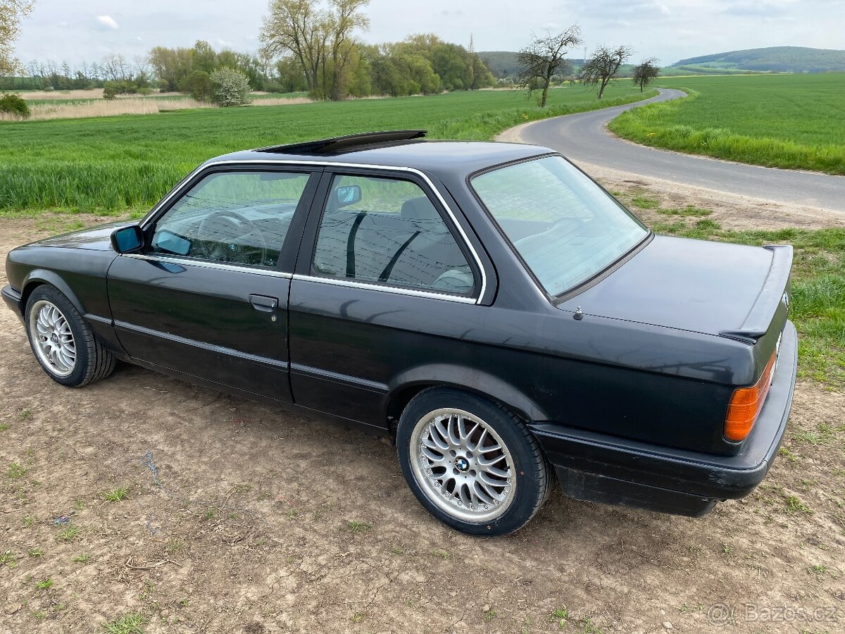 BMW E30 325i coupe plast