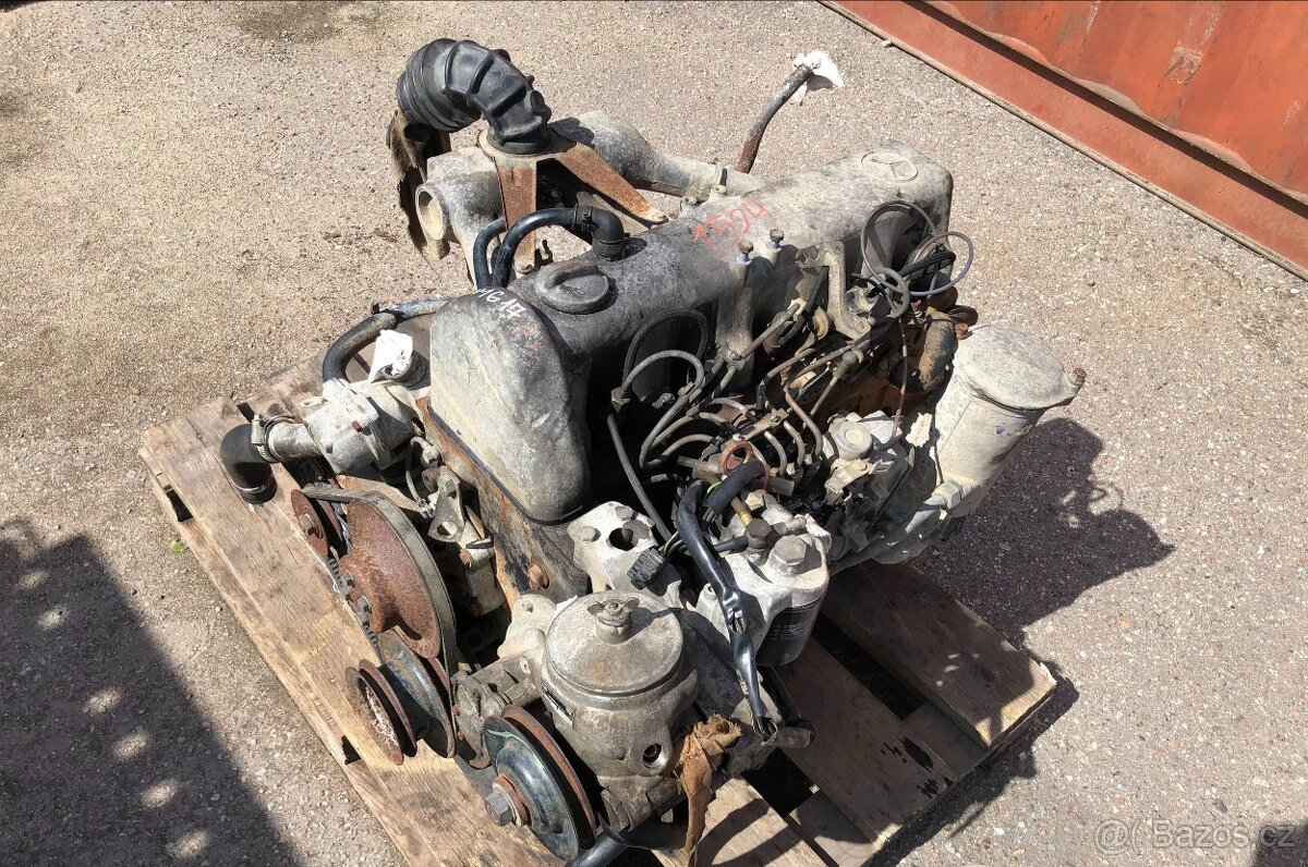 Motor Mercedes w123 300 D