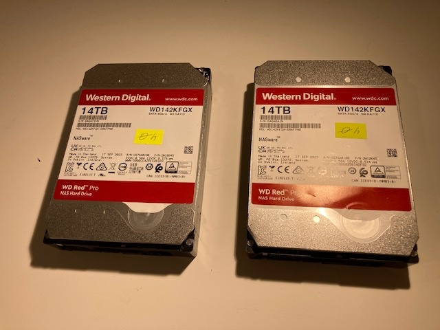 2X Western Digital Red 14TB      (Nové)