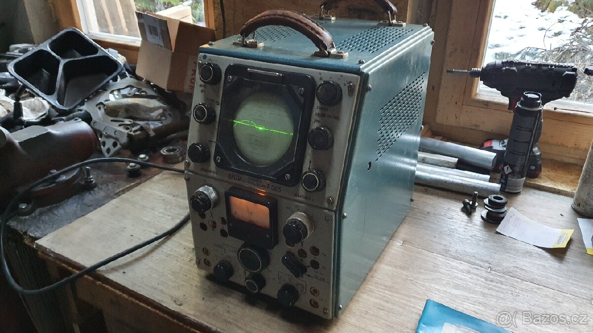 Starožitný osciloskop Křižík T565 (funkcni) z 50tých let.