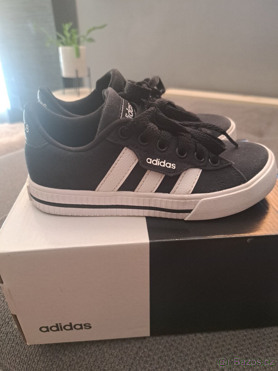 Adidas dětské vel. 30