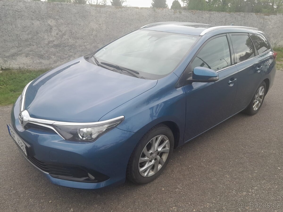 Toyota Auris 1,2i 1 majitel ČR Digi Klima serviska