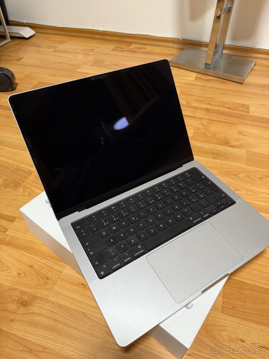 MacBook Pro m3 staří 4 měsíce