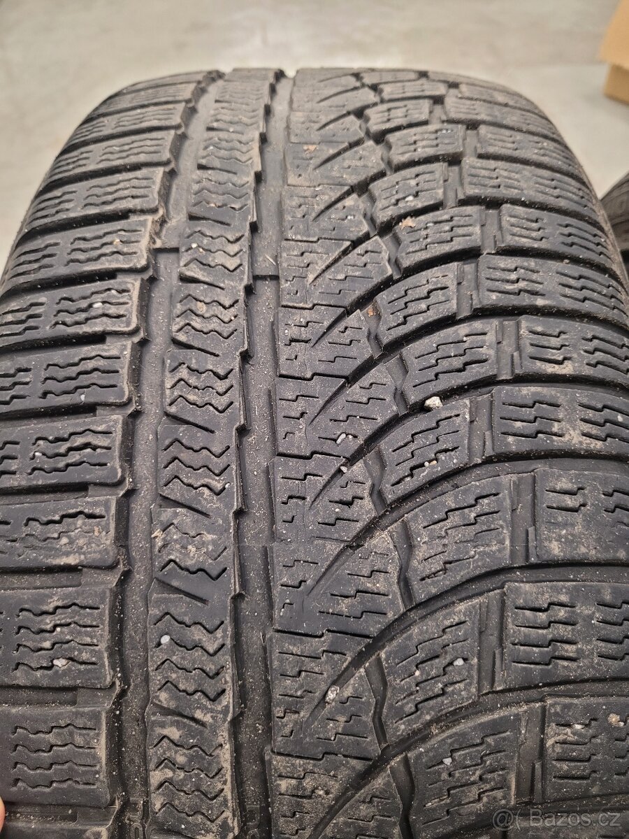 2 ks zimnich pneu Nokian 235/40  R19