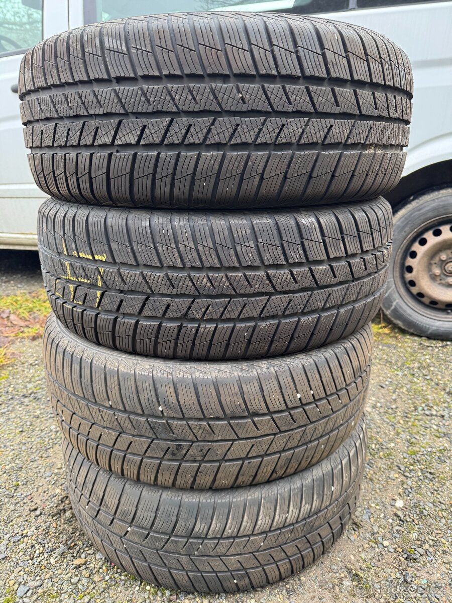 235/55 R18 zimní pneu