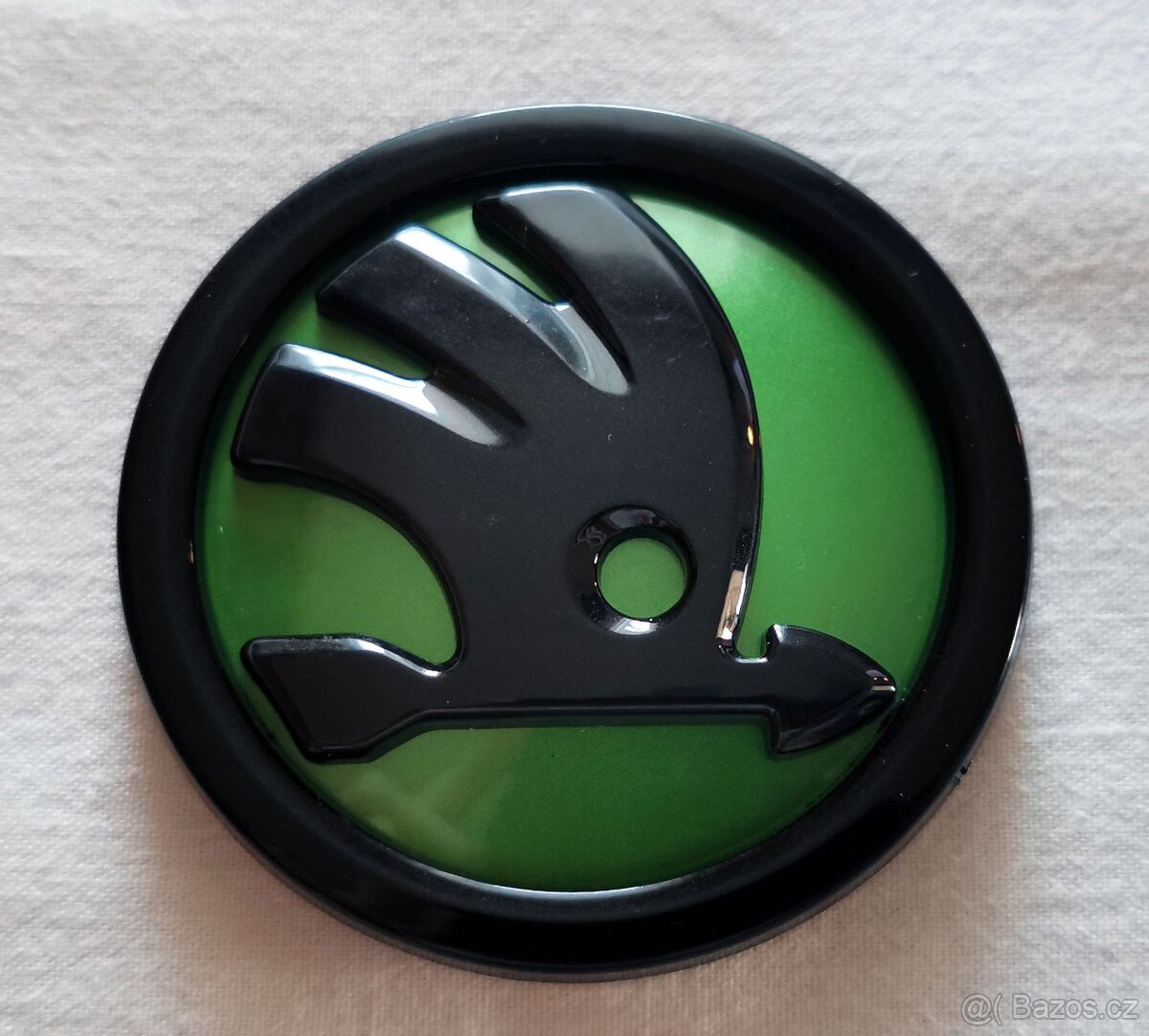 Znak Škoda tmavě zelený 80mm