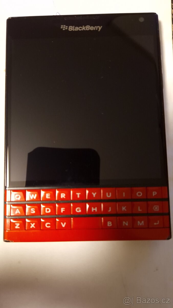 BlackBerry Passport RED Edition email klient