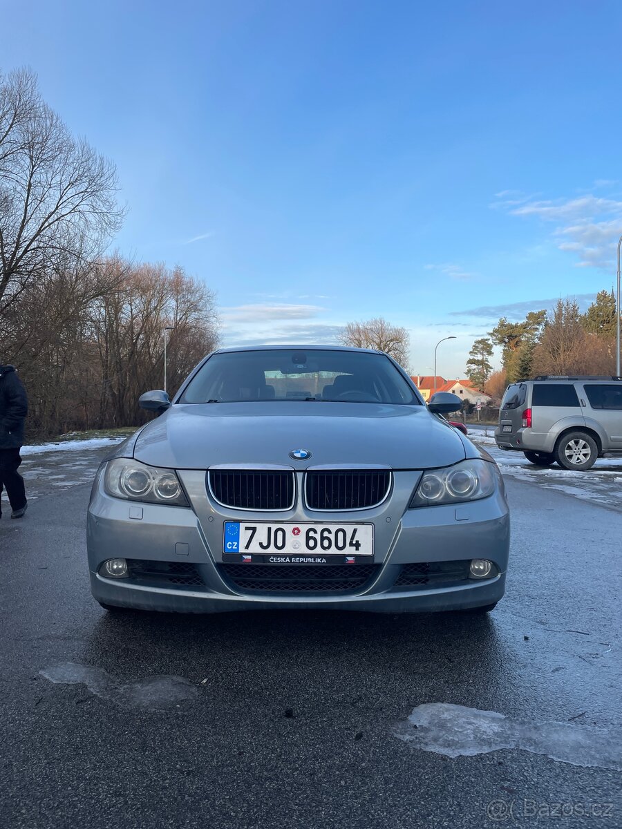 BMW E90 320i