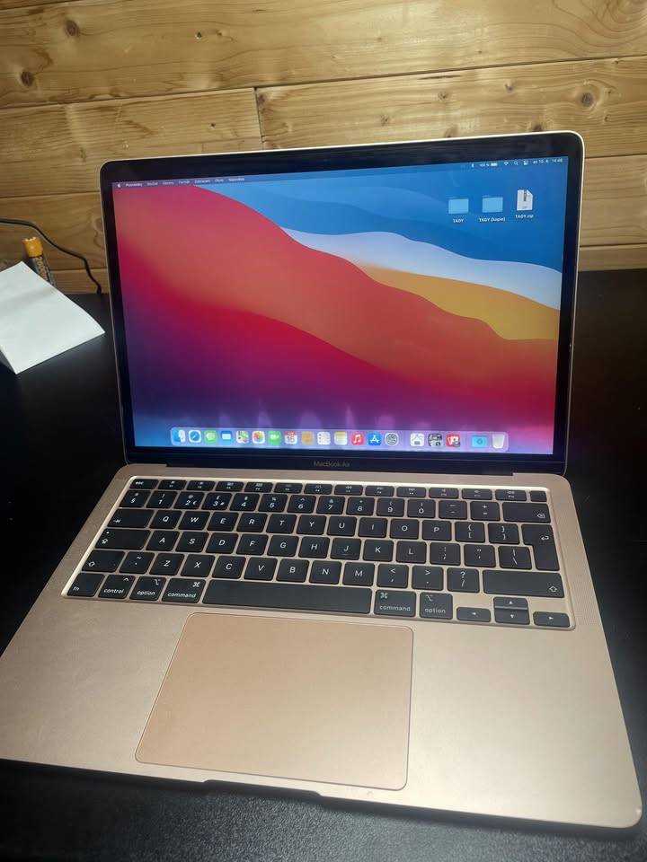 Macbook Air 13.3” 2020 zlatý