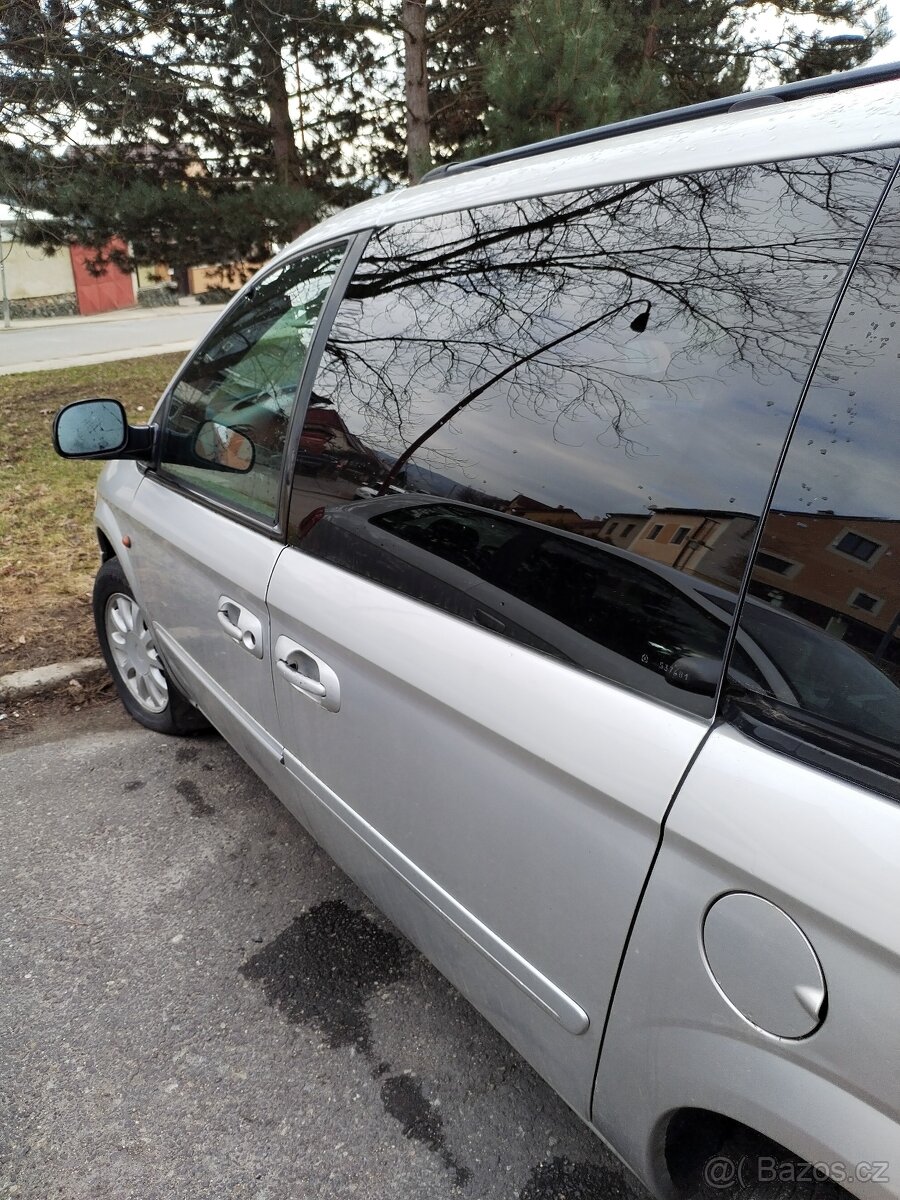 Prodám Chrysler Voyager rv. 2005  2,5 CRD 105 KW