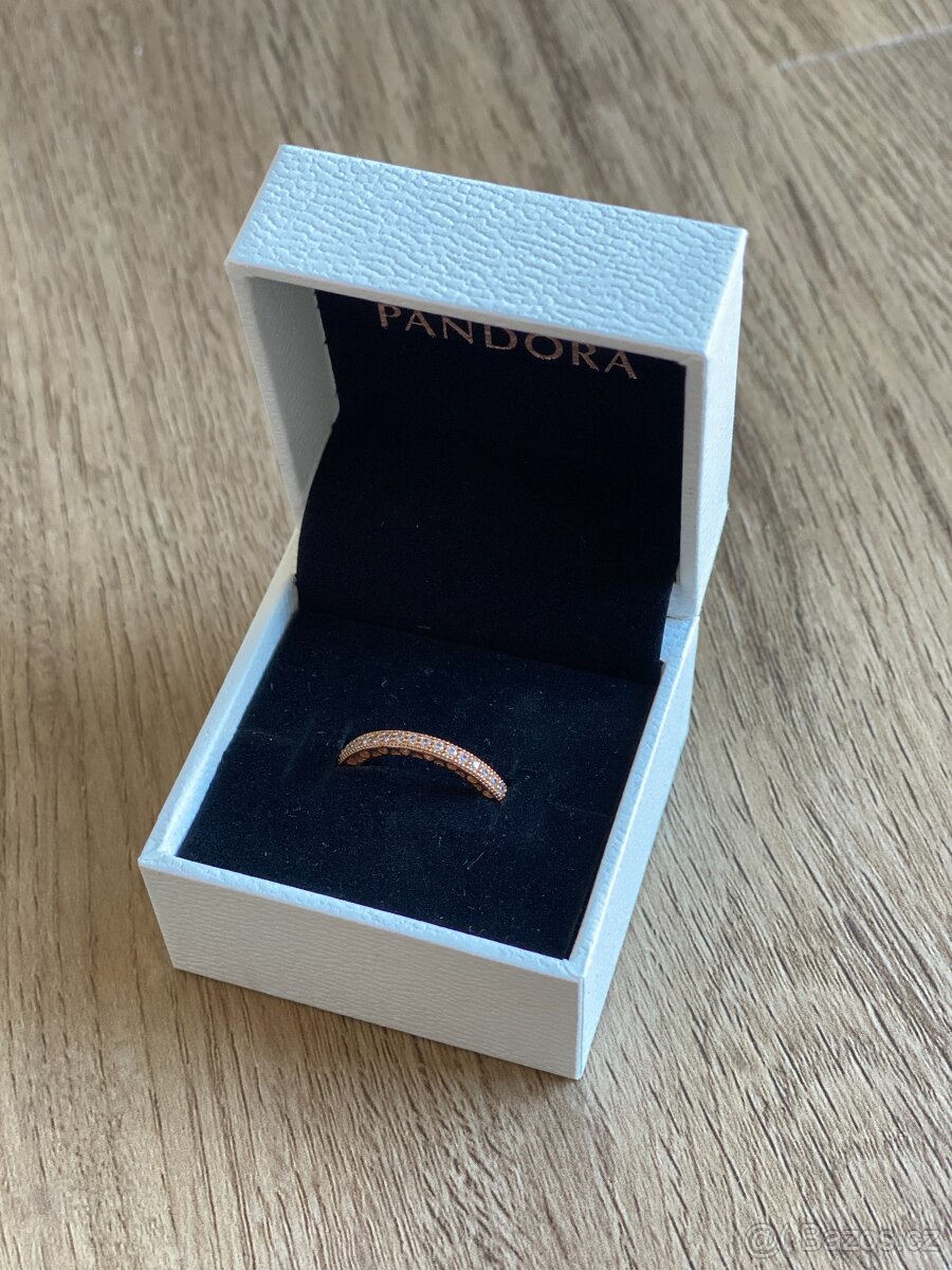 Prstýnek Pandora Rose gold se zirkony