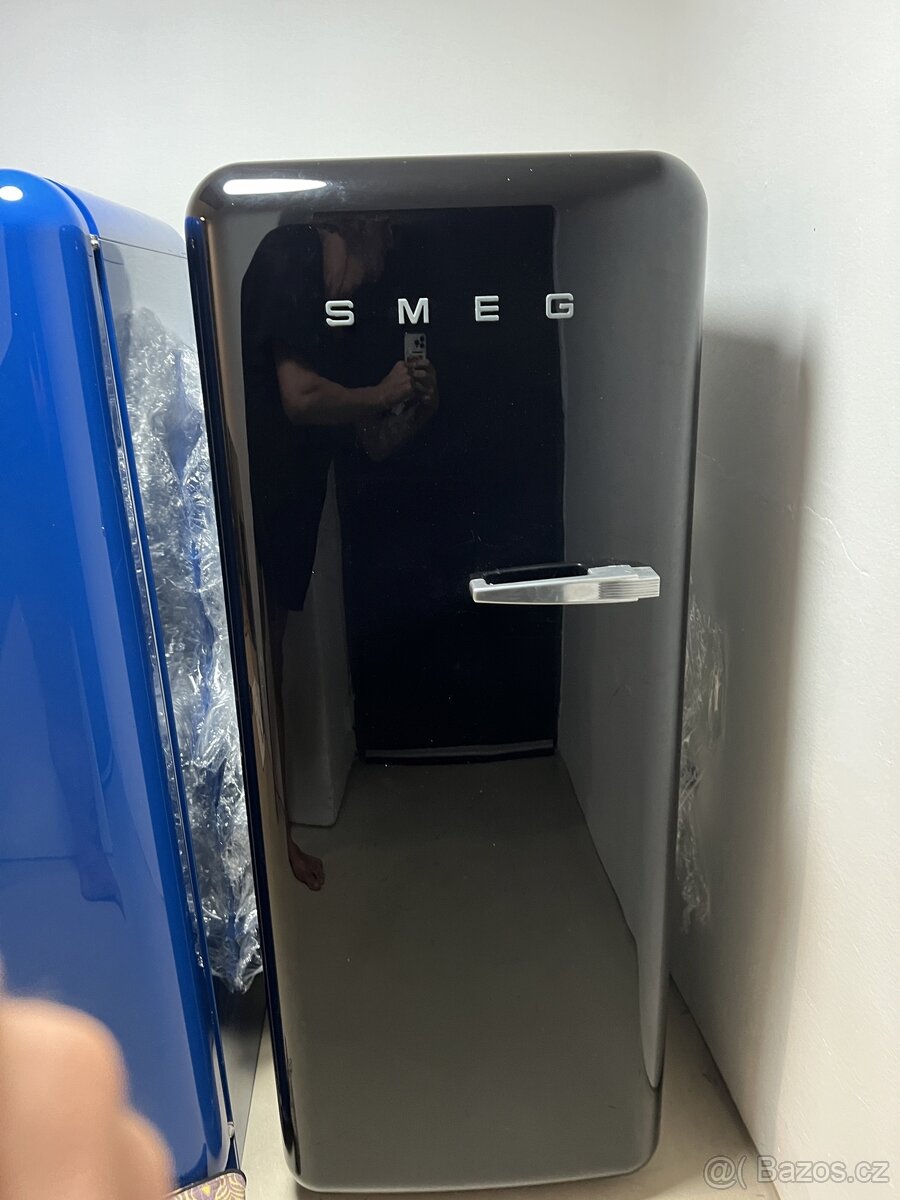 Smeg FAB28 černá - super stav