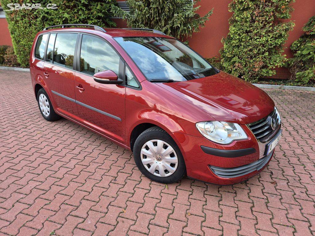 Touran 1.9TDI 77kW,2010,7míst,bez koroze,tažné,xen