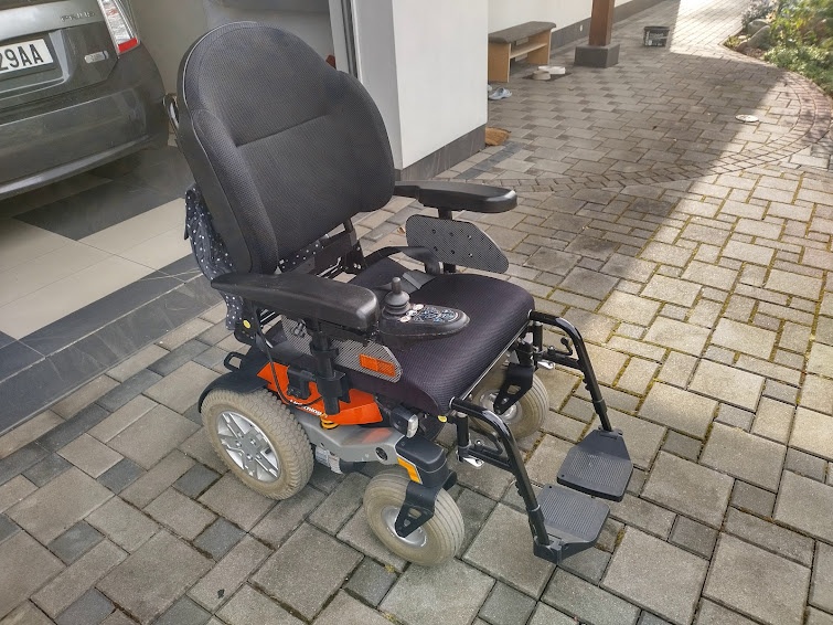 Prodam elektrický invalidní vozík