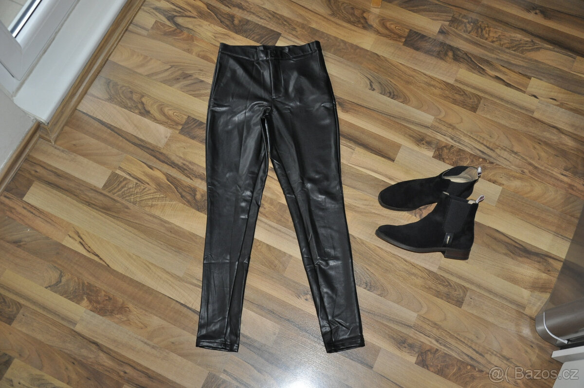 černé zateplené a pružné koženkové kalhoty, nové