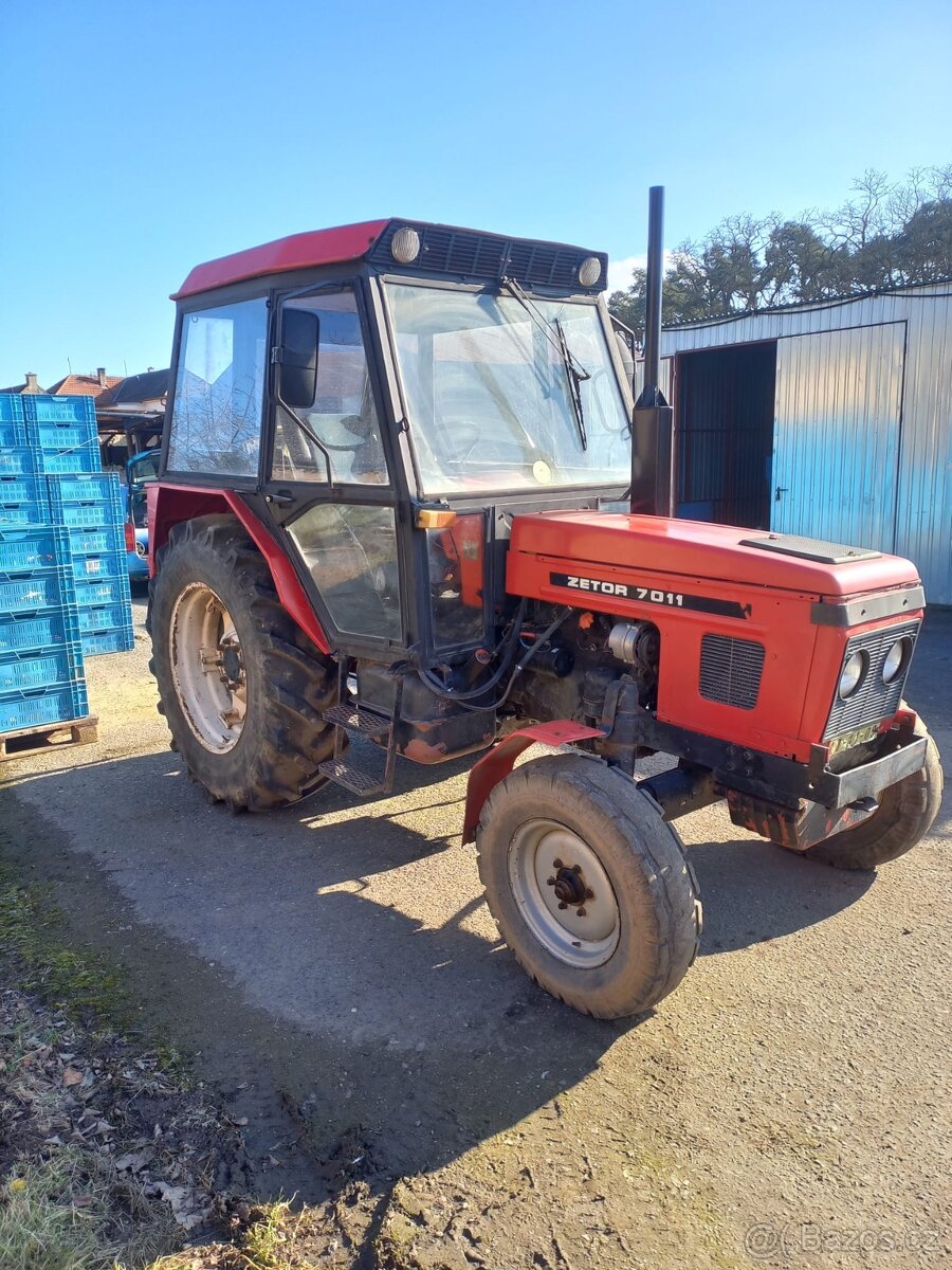 Traktor Zetor 7011