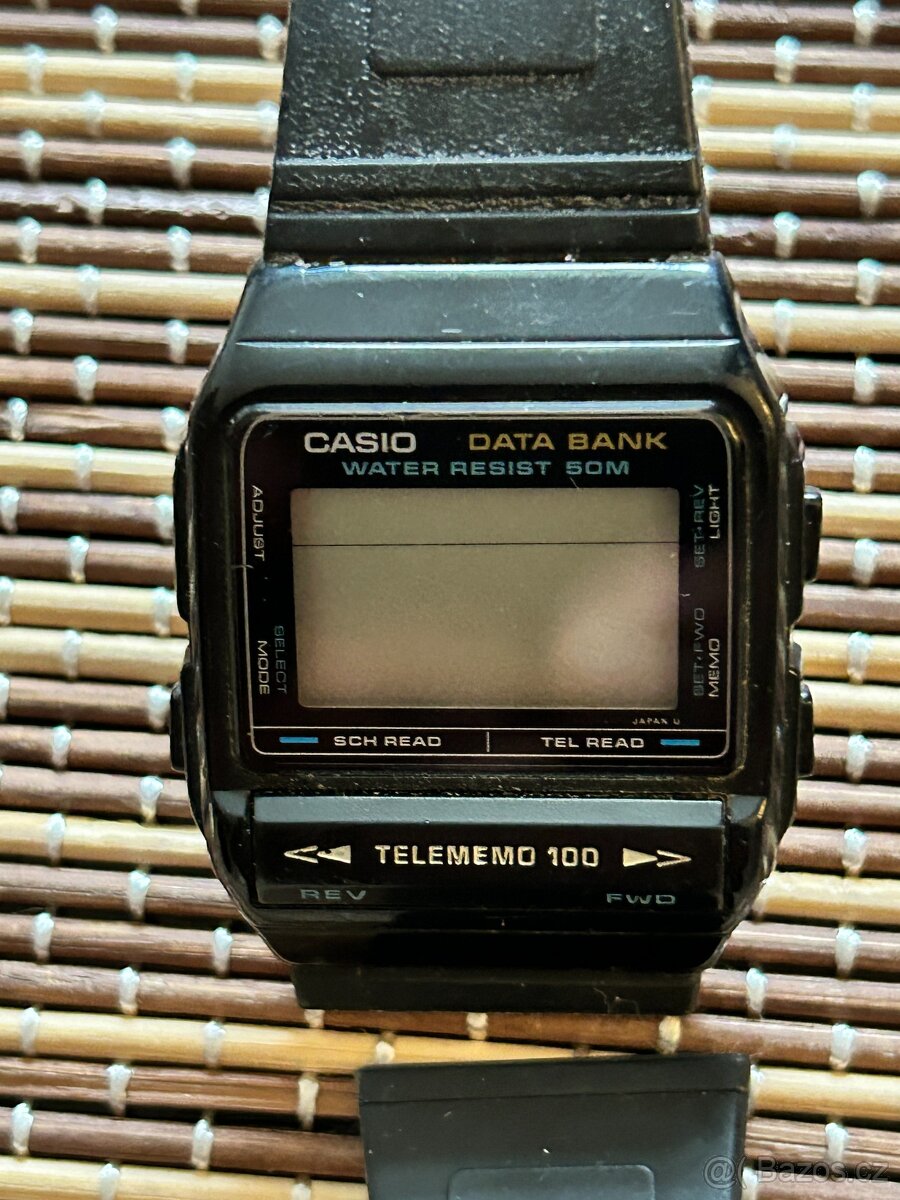 chytré hodinky s databankou CASIO