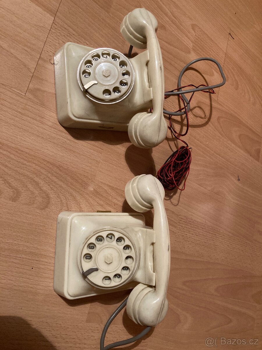 Staré dětské telefony - set 2 ks