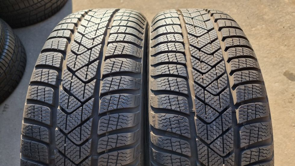 Zimní pneu 205/60/16 Pirelli