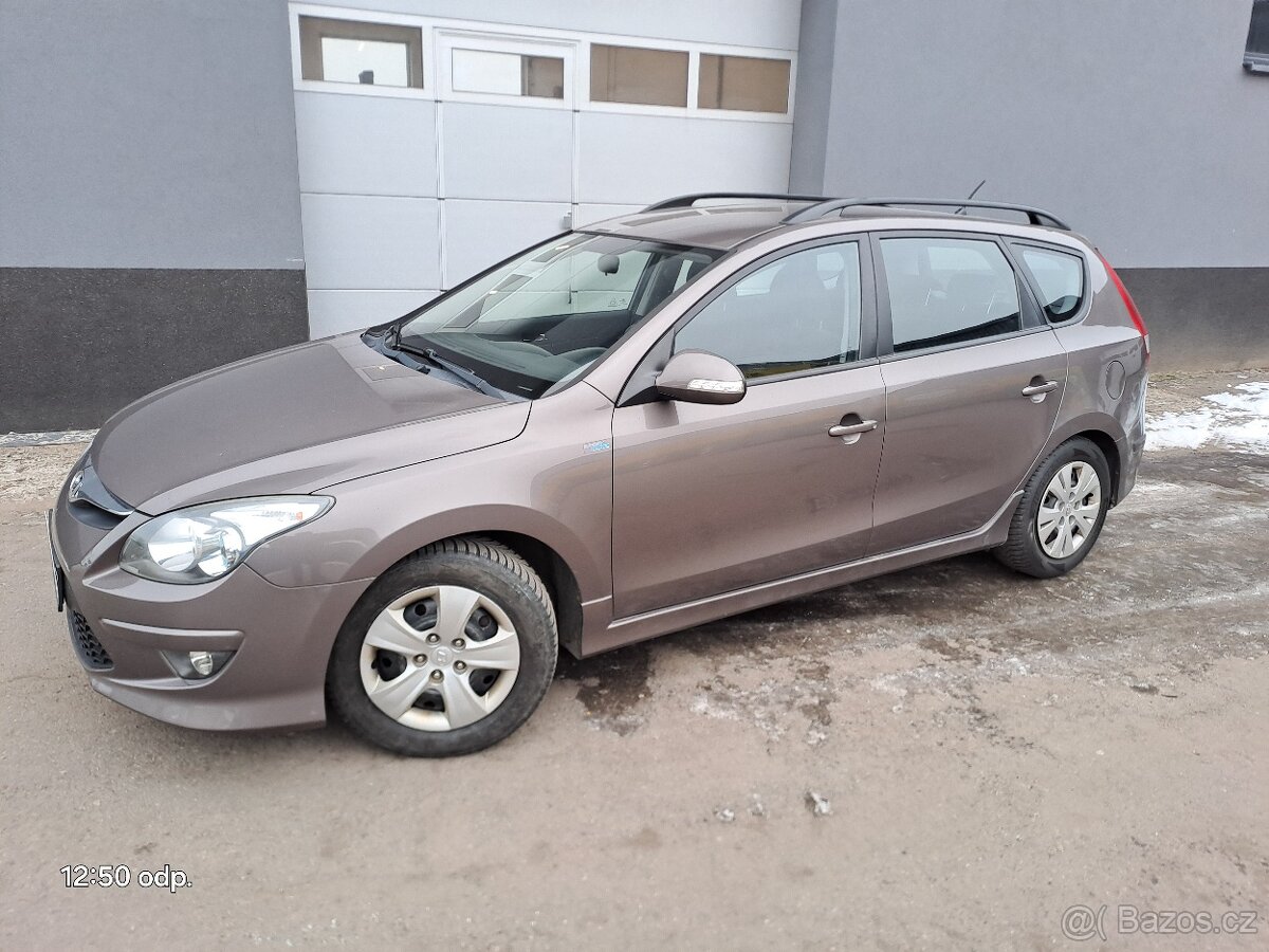 HYUNDAI i30 1.6i combi, r.12, po 1. majiteli ĆR, TOP CENA